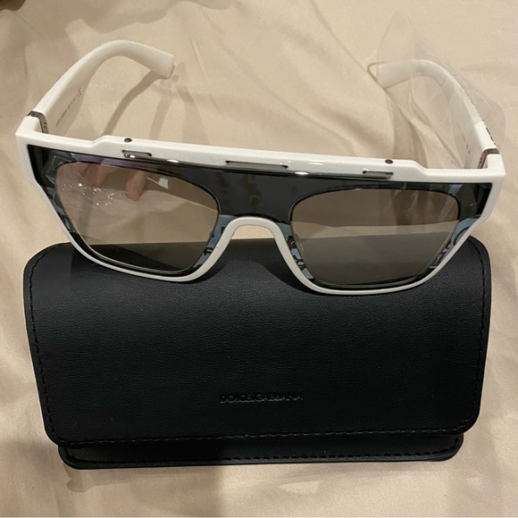 NIB Dolce & Gabbana white Sunglasses with Black Graffiti - Picture 3 of 8